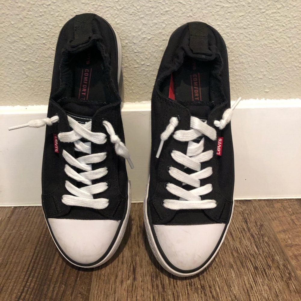 Levi slip on tennis shoes size 9